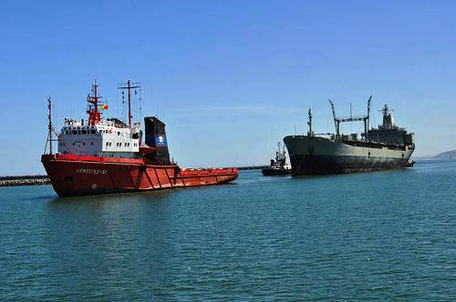 neftegaz_61_towing_shiraz_to_scrap_small